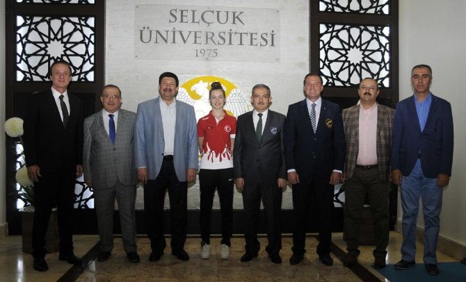 Dünya Şampiyonu Ağrıs’tan Rektör Şahin’e ziyaret