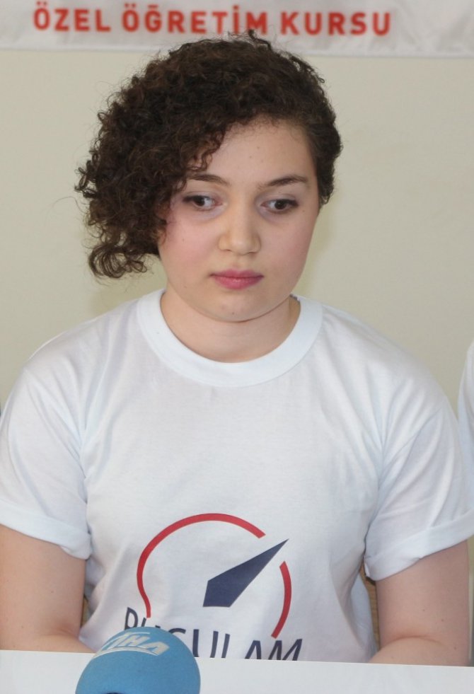Görme engelli genç kız LYS’de 5 puan türünde Türkiye birincisi oldu