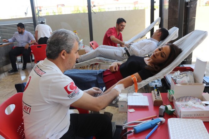 Medova’dan Kızılay’a kan desteği