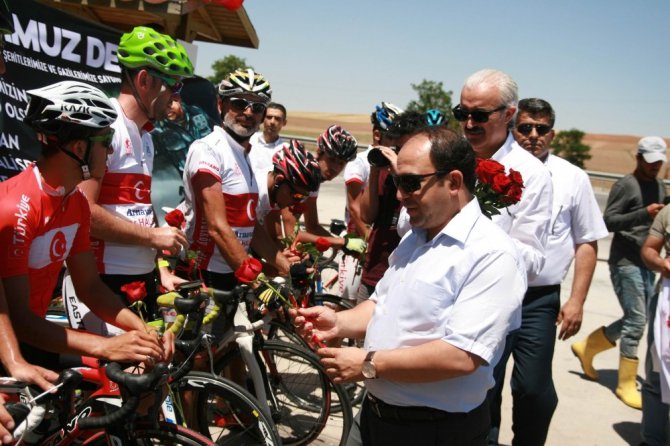 Şehit Ömer Halisdemir’in kabrine Kulu’dan toprak