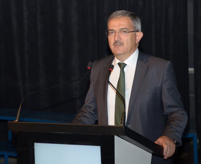 SÜ’de genç diş hekimleri kep attı