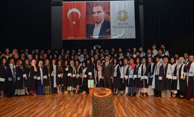 SÜ’de genç diş hekimleri kep attı