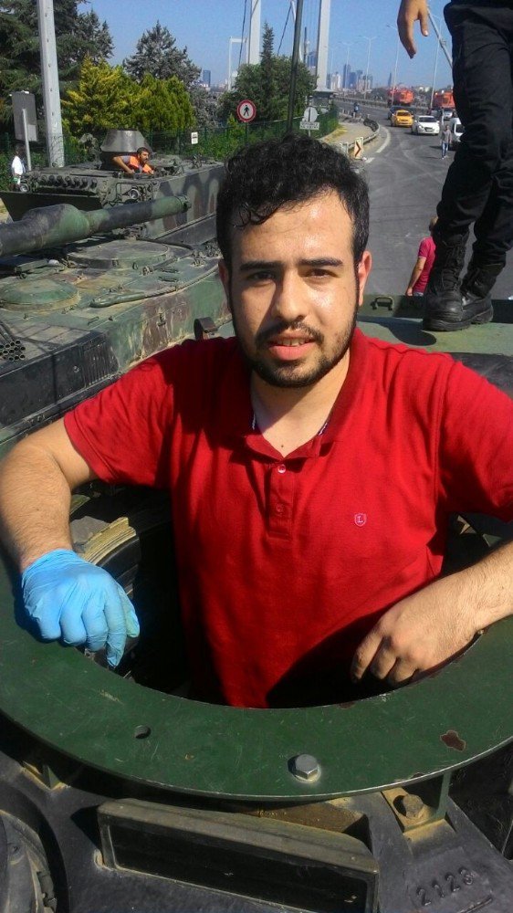 Tankları Şehitler Köprüsünden kaldıran genç o anları anlattı