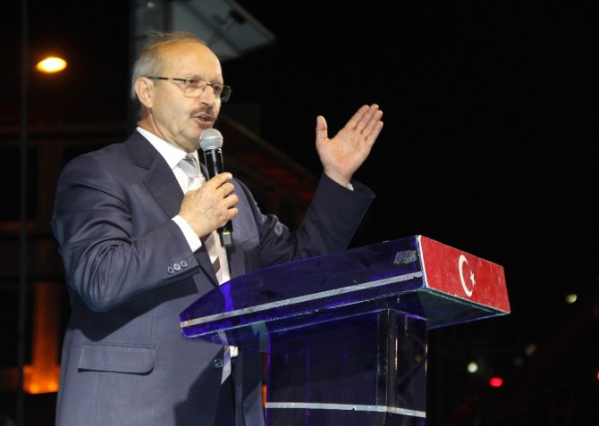 15 Temmuz’un yıldönümünde binlerce kişi Mevlana Meydanı’na akın etti