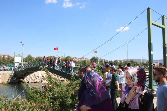 Balıkçılar tekneleriyle yarıştı