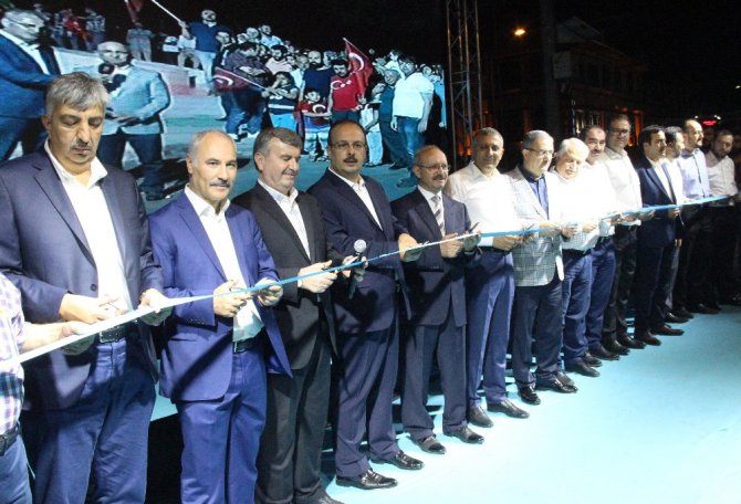 15 Temmuz’un yıldönümünde binlerce kişi Mevlana Meydanı’na akın etti