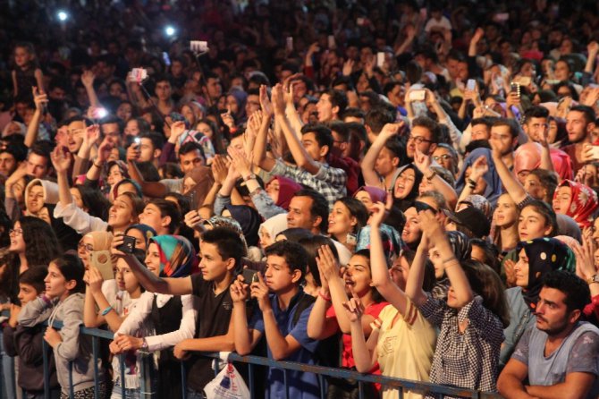 Buray, Beyşehir’de hayranlarını coşturdu