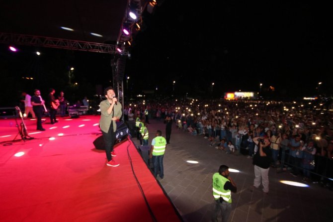 Buray, Beyşehir’de hayranlarını coşturdu