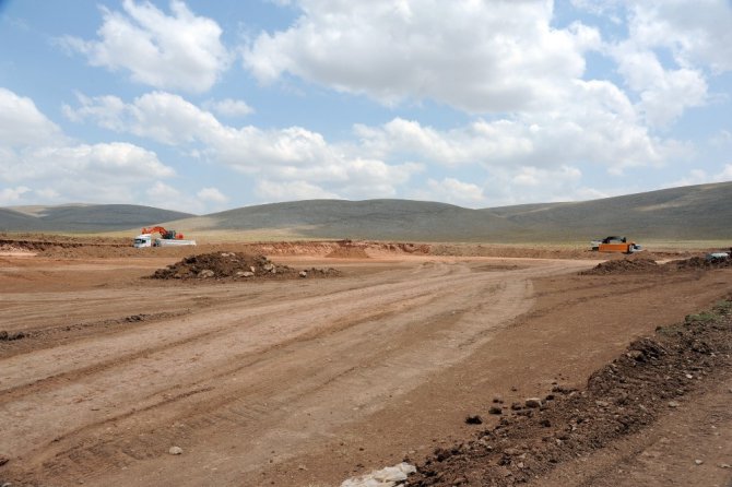 Tuzlukçu Koraşi’de sulama suyu hasreti sona eriyor