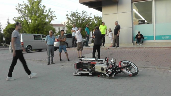 Kulu’da kaza yapan sürücü motosikletini bırakıp kaçtı