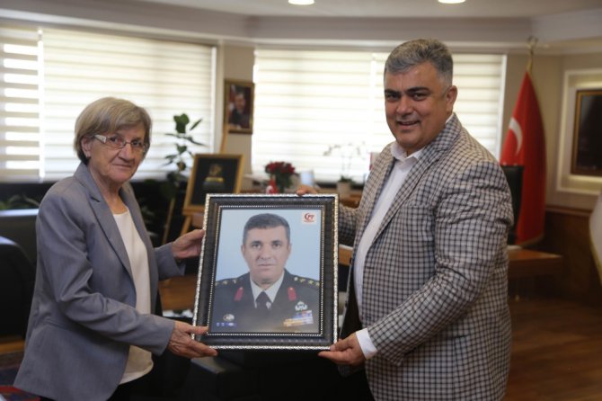 15 Temmuz şehidi annesinden Özgüven’e ziyaret