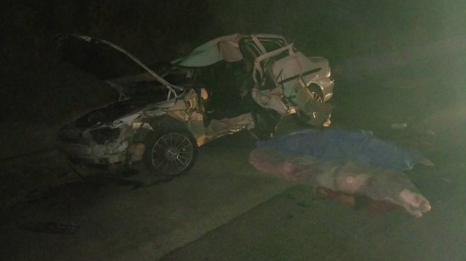 Otomobil traktör römorkuna çarptı: 2 ölü