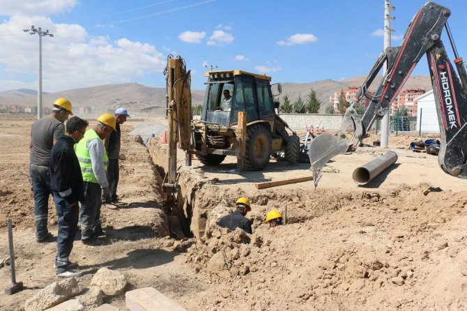 Büyükşehir’in su şebeke ağı genişliyor