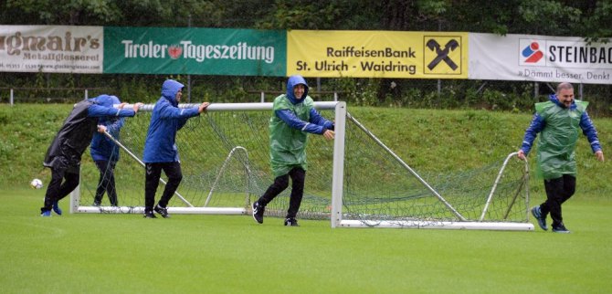 Konyaspor yoğun yağmur altında çalıştı