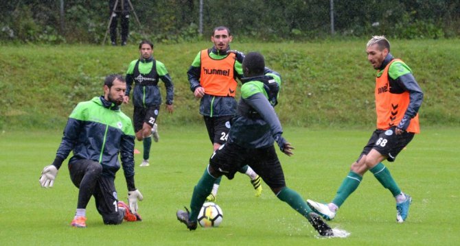 Konyaspor yoğun yağmur altında çalıştı