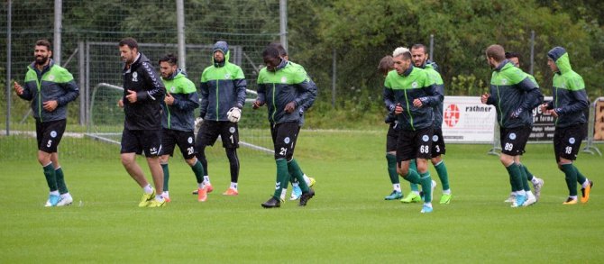 Konyaspor yoğun yağmur altında çalıştı