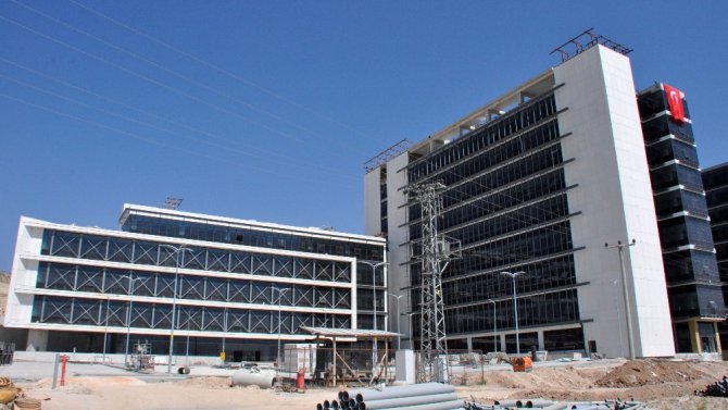 Konya protokolü Meram Tıp Fakültesi Hastanesi inşaatında incelemelerde bulundu