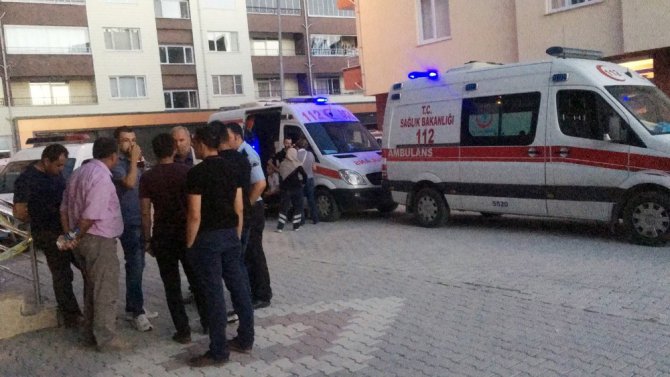 Çocuğunun gözünün önünde eşini öldürüp intihar etti
