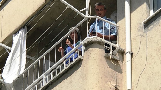 Dördüncü kattan düşen küçük kız ağır yaralandı