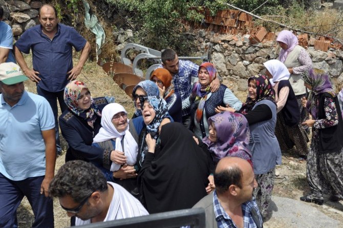 Cinnet kurbanı hemşire gözyaşları içinde toprağa verildi