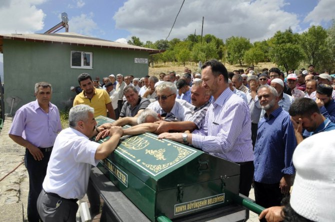 Cinnet kurbanı hemşire gözyaşları içinde toprağa verildi