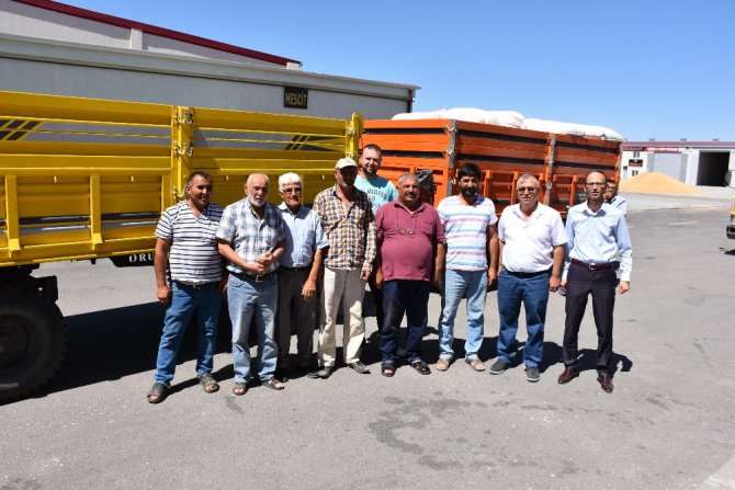 Aksaray’da ayçiçeğinin ilk hasadı borsaya geldi