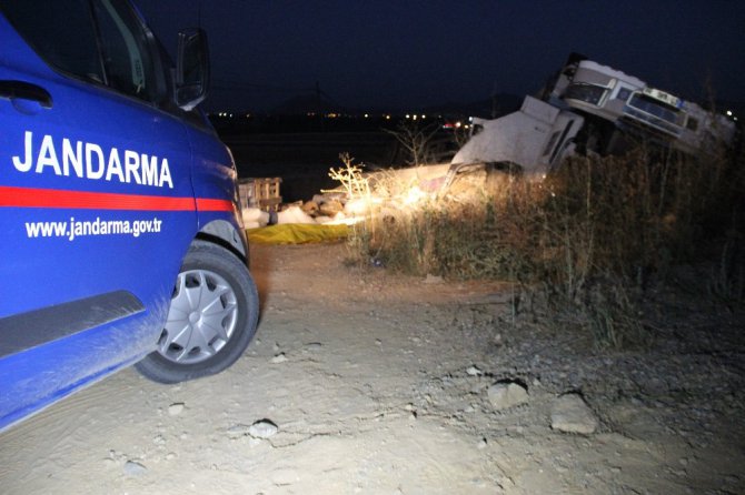 İnşaat malzemeleri taşıyan TIR takla attı: 1 ölü, 1 yaralı