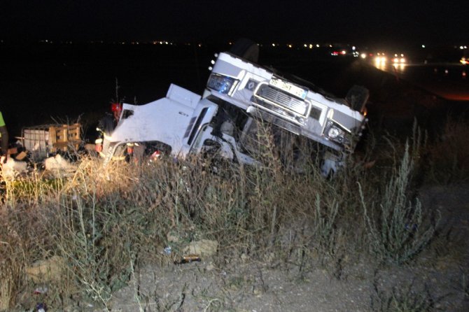 İnşaat malzemeleri taşıyan TIR takla attı: 1 ölü, 1 yaralı