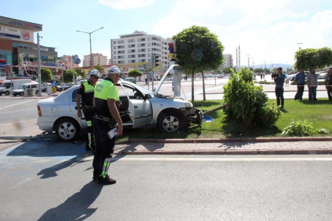 Yeni evli çifti kaza ayırdı