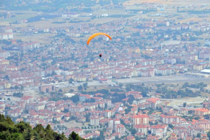 Yamaç paraşütçüleri yarıştı