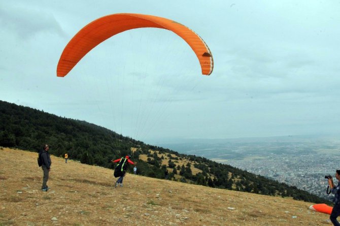 Yamaç paraşütçüleri yarıştı