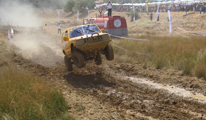 Beyşehir’de nefes kesen off-road yarışları