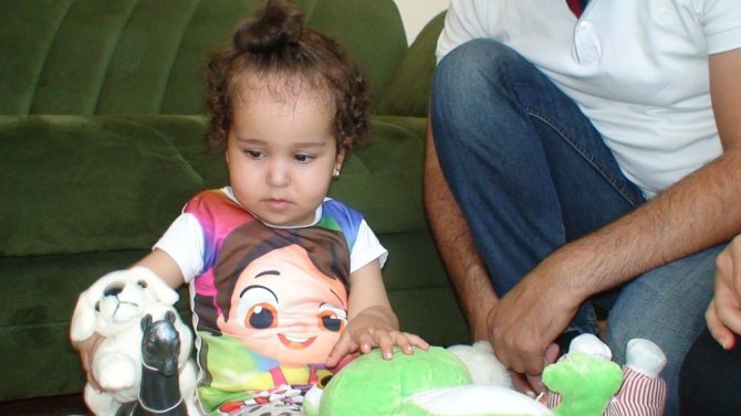 İlik nakli bekleyen 2,5 yaşındaki Berra sağlığına kavuşmak istiyor