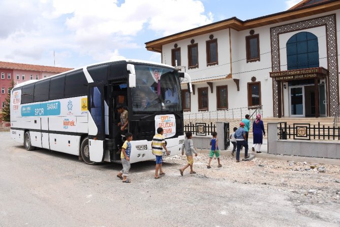 Mevsimlik tarım işçilerinin çocukları gönüllerince eğlendi