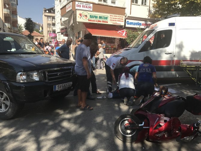 Kamyonet elektrikli bisiklete çarptı: 1 yaralı