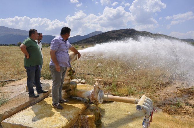 Bahçesinden termal su çıktı