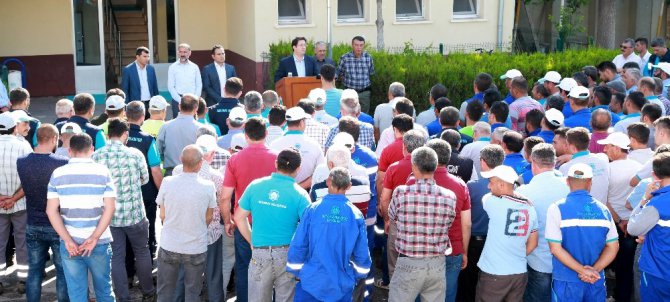 Başkan Yazgı’dan kurban bayramı öncesi işçilere ikramiye jesti