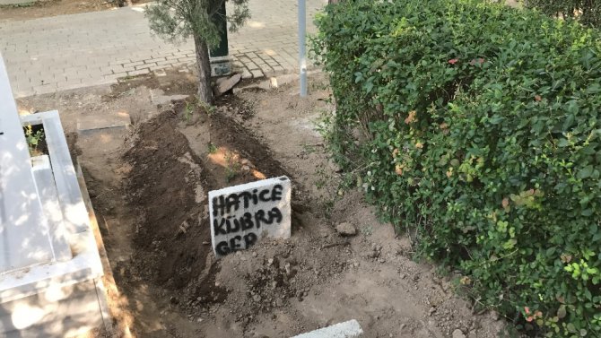 Konya’da 5’inci kattan düşerek hayatını kaybeden çocuk toprağa verildi