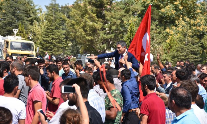 Sultanhanı ilçe olmayı kutluyor