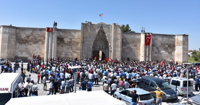 Sultanhanı ilçe olmayı kutluyor