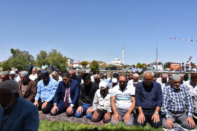 Sultanhanı ilçe olmayı kutluyor
