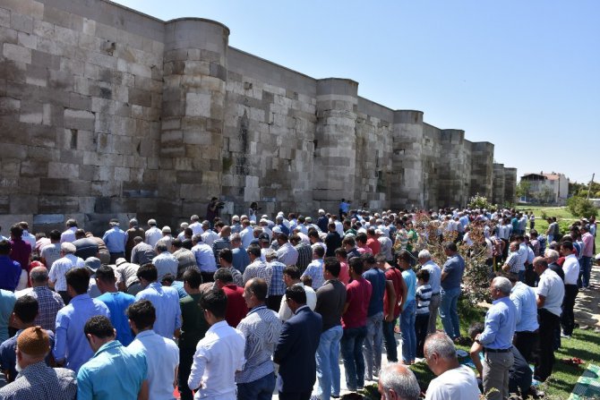 Sultanhanı ilçe olmayı kutluyor