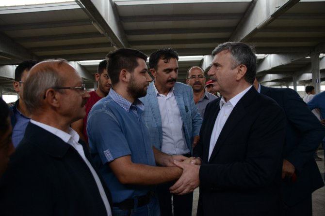 Türkiye’nin en modern hayvan pazarında bayram yoğunluğu