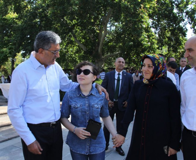 Konuk: “Samimiyetsiz bir dünyada yaşıyoruz, güçlü olmak zorundayız”