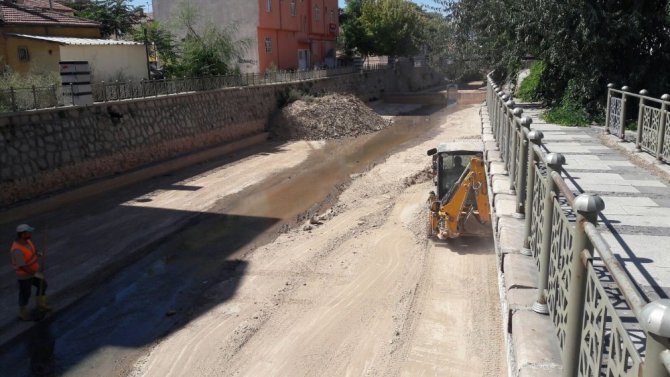 Aksaray Belediyesi Uluırmak’ı temizledi