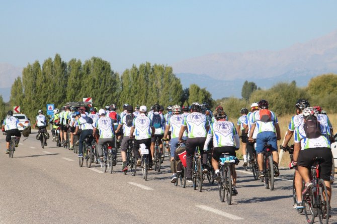 Beyşehir Gölü etrafında bisiklet turu başladı