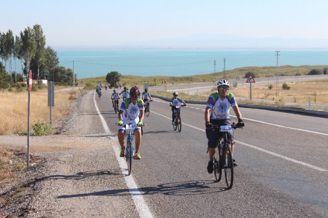 Pedallar, Beyşehir Gölü etrafında çevrildi