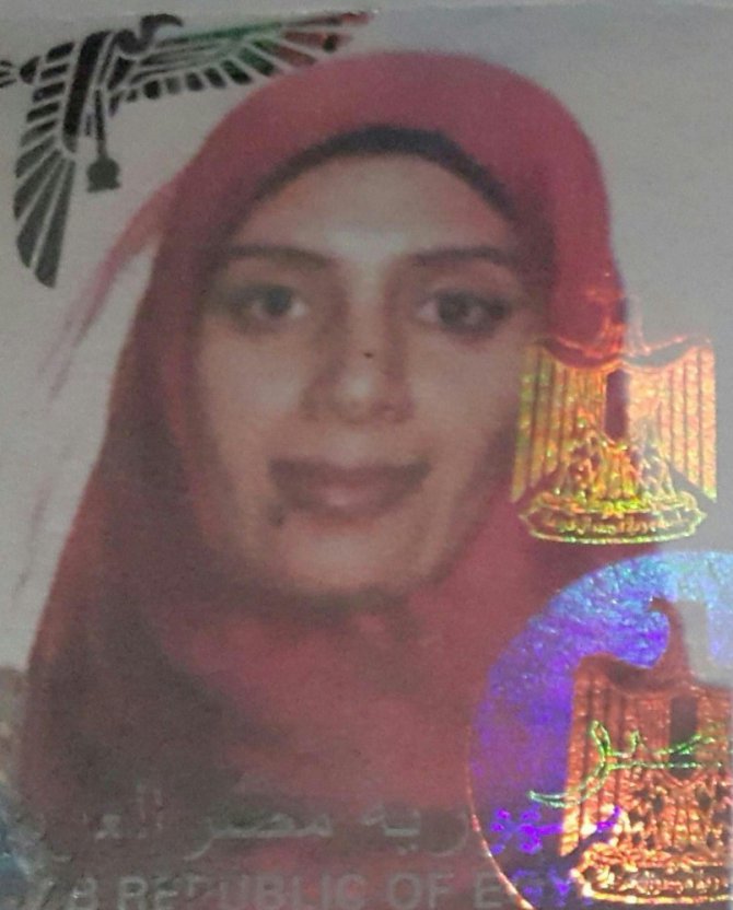 Eşi ve eve gelen misafirini bıçaklayarak öldürdü