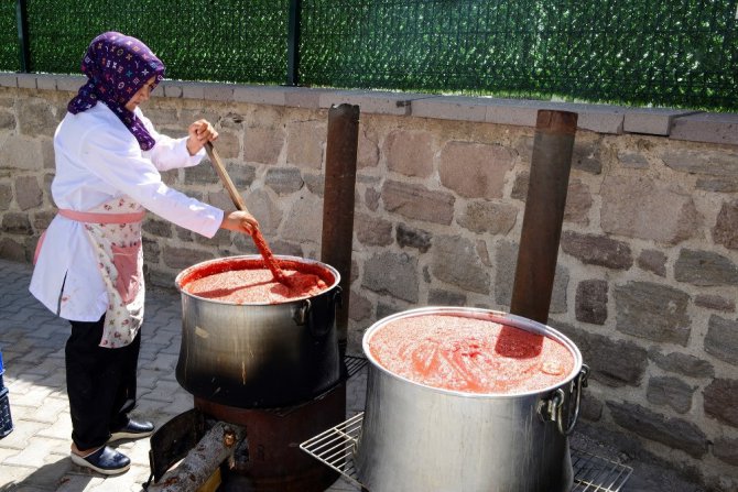 Bacıyan-ı Meram ev ekonomisine katkı sağlıyor