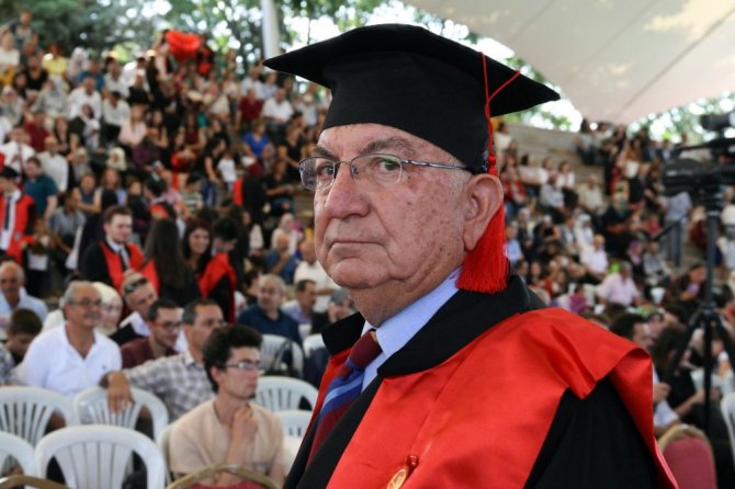 77 yaşında hukuk fakültesini bitirdi